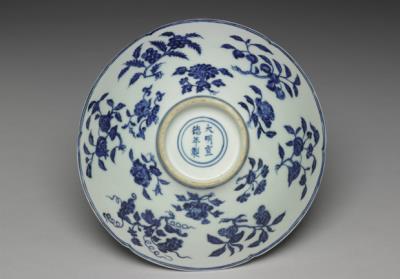 图片[3]-Bowl with foliated rim and underglaze-blue decoration of  sprays of flowers and fruits, Hsuan-te reign (1426-1435), Ming dynasty-China Archive